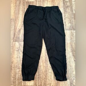 Elegant Black Cropped Pants
